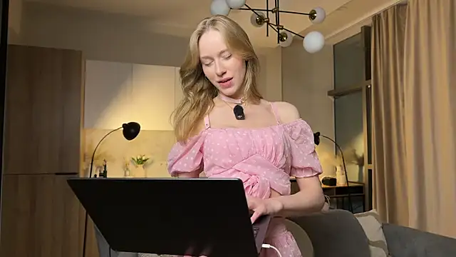 Snapshot of PollyAgata chatting on 07/01/26, 07:02 PollyAgata online show from 07/01/26, 07:02