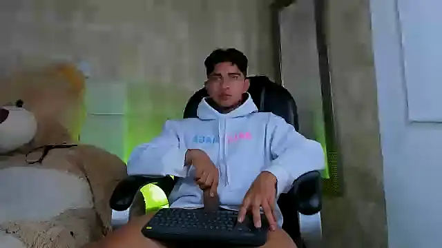 Snapshot of Muichiro_tokito1 chatting on 12/23/24, 07:38 Muichiro tokito1 online show from 12/23/24, 07:38