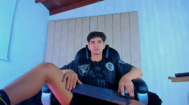 Snapshot of Muichiro_tokito1 chatting on 03/07/25, 04:13 Muichiro tokito1 online show from 03/07/25, 04:13