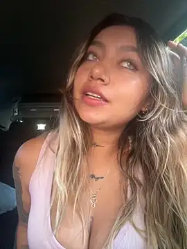 amanda-medrano1 online show from 12/15/25, 02:21