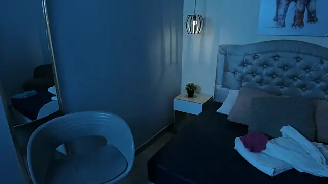 escarleth   online show from 04/20/26, 01:58