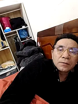 Snapshot of yjw6688 chatting on 02/23/26, 04:04 yjw6688 online show from 02/23/26, 04:04