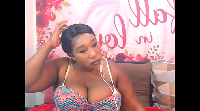 Snapshot of SexcGals chatting on 01/25/25, 06:35 SexcGals online show from 01/25/25, 06:35