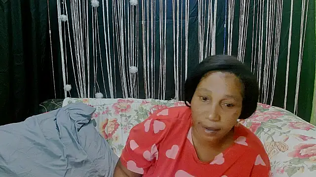 Snapshot of SexcGals chatting on 11/06/25, 06:42 SexcGals online show from 11/06/25, 06:42