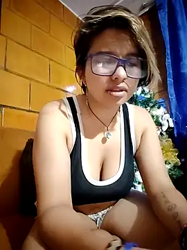 Snapshot of NovaGlitz chatting on 12/14/24, 12:33 NovaGlitz online show from 12/14/24, 12:33
