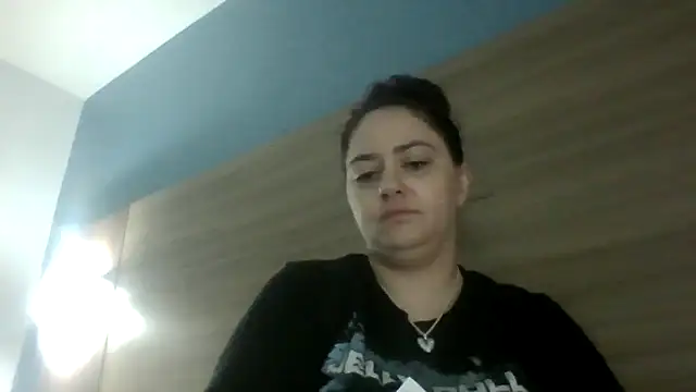 Snapshot of lilbishmiss chatting on 05/05/26, 04:15 lilbishmiss online show from 05/05/26, 04:15
