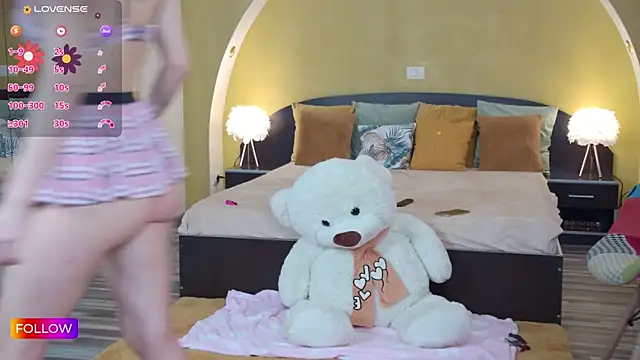 Snapshot of Sarah-Hart chatting on 01/17/25, 01:03 Sarah-Hart online show from 01/17/25, 01:03