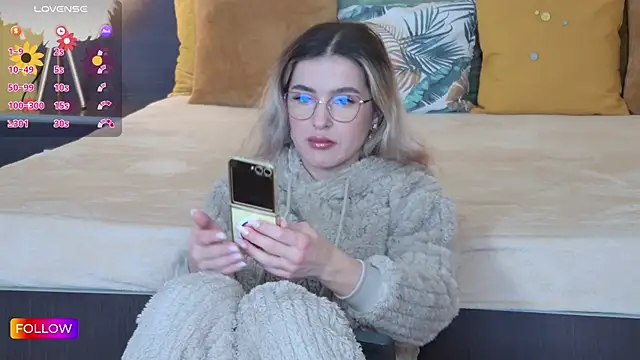 Snapshot of Sarah-Hart chatting on 01/21/25, 06:11 Sarah-Hart online show from 01/21/25, 06:11