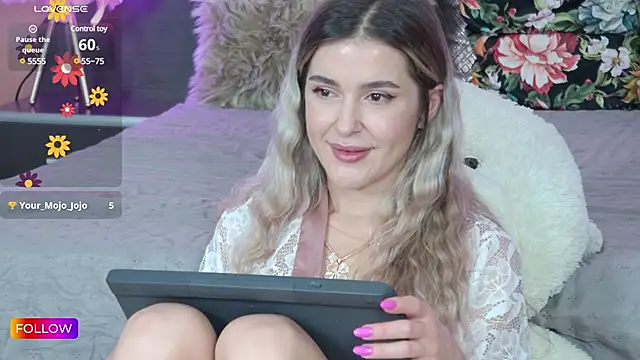 Snapshot of Sarah-Hart chatting on 02/08/25, 08:52 Sarah-Hart online show from 02/08/25, 08:52