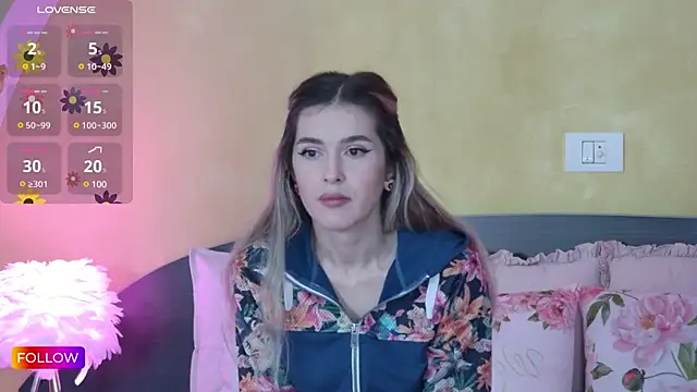 Snapshot of Sarah-Hart chatting on 02/10/25, 05:14 Sarah-Hart online show from 02/10/25, 05:14