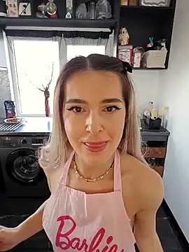 Snapshot of Sarah-Hart chatting on 02/13/25, 11:39 Sarah-Hart online show from 02/13/25, 11:39