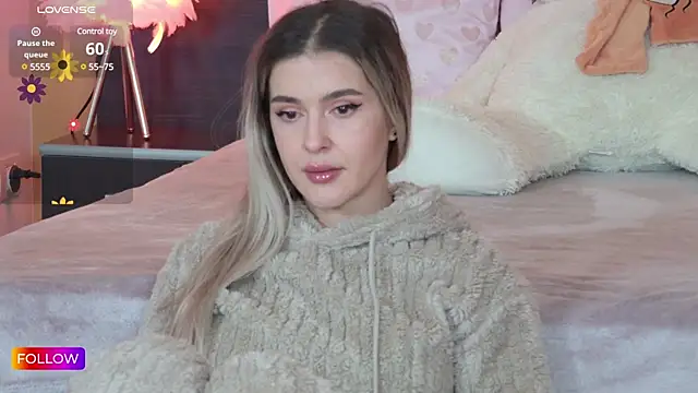 Snapshot of Sarah-Hart chatting on 02/16/25, 06:32 Sarah-Hart online show from 02/16/25, 06:32