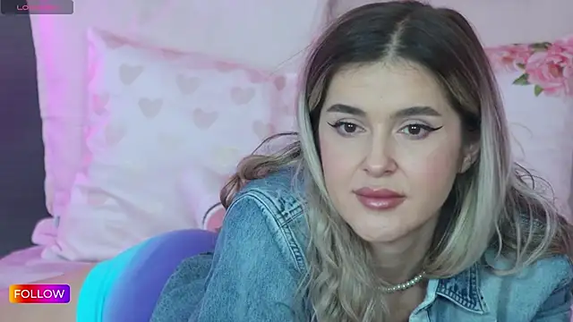 Snapshot of Sarah-Hart chatting on 02/18/25, 08:38 Sarah-Hart online show from 02/18/25, 08:38