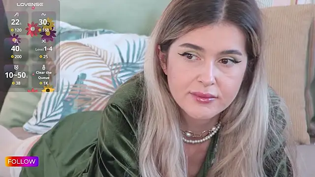 Snapshot of Sarah-Hart chatting on 03/04/25, 05:21 Sarah-Hart online show from 03/04/25, 05:21