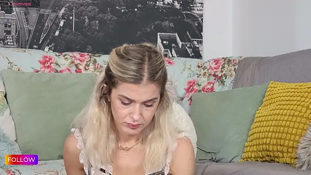 Snapshot of Sarah-Hart chatting on 09/16/25, 06:36 Sarah-Hart online show from 09/16/25, 06:36