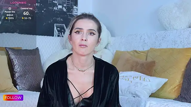 Snapshot of Sarah-Hart chatting on 11/28/25, 01:36 Sarah-Hart online show from 11/28/25, 01:36