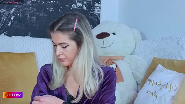 Snapshot of Sarah-Hart chatting on 11/30/25, 03:38 Sarah-Hart online show from 11/30/25, 03:38