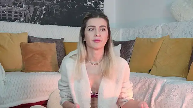 Snapshot of Sarah-Hart chatting on 12/19/25, 03:19 Sarah-Hart online show from 12/19/25, 03:19