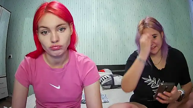 ChrisGirls online show from 12/04/24, 01:09