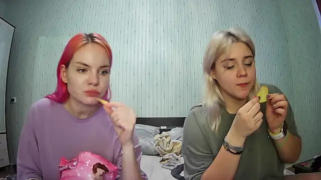 ChrisGirls online show from 01/09/25, 01:35