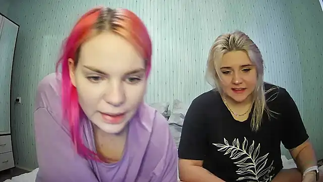 ChrisGirls online show from 01/11/25, 08:54