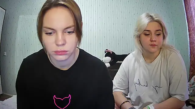 ChrisGirls online show from 03/04/25, 10:57