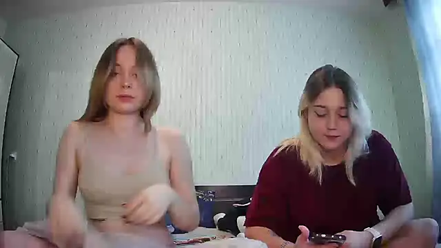 ChrisGirls online show from 10/01/25, 11:49