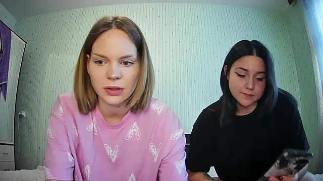 ChrisGirls online show from 10/22/25, 11:10