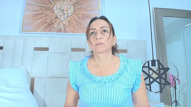 Snapshot of Hottest_Mature_ chatting on 10/11/25, 03:06 Hottest Mature online show from 10/11/25, 03:06