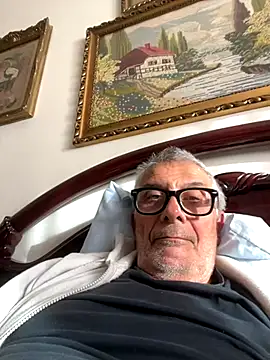 4n4l1zz4m1 online show from 11/19/25, 02:17