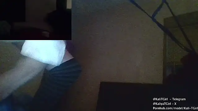 Snapshot of KaliTs chatting on 11/18/25, 09:41 KaliTs online show from 11/18/25, 09:41