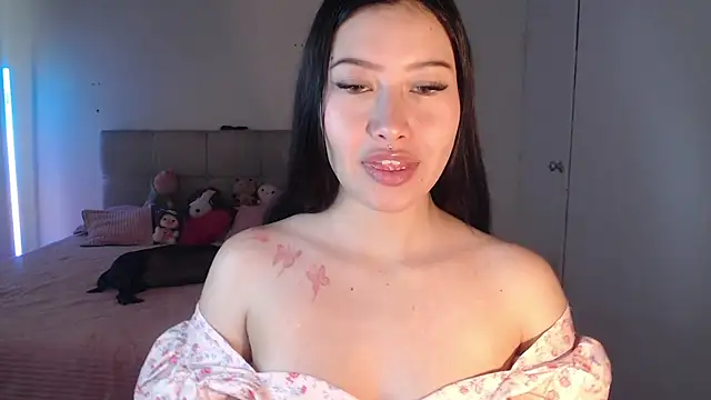 Snapshot of Emilyswan04 chatting on 01/08/25, 05:05 Emilyswan04 online show from 01/08/25, 05:05