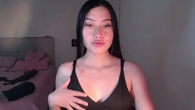 Snapshot of Emilyswan04 chatting on 01/11/25, 06:33 Emilyswan04 online show from 01/11/25, 06:33