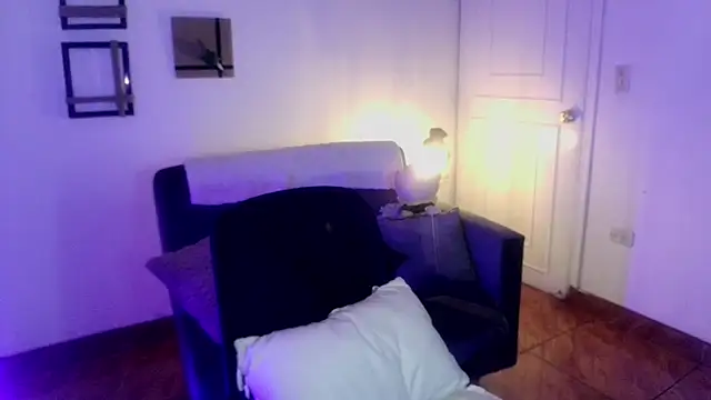 Snapshot of Emilyswan04 chatting on 02/22/25, 02:17 Emilyswan04 online show from 02/22/25, 02:17