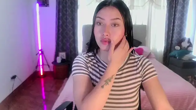 Snapshot of Emilyswan04 chatting on 03/21/25, 04:29 Emilyswan04 online show from 03/21/25, 04:29