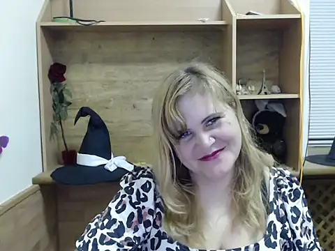 DaniellaKiss online show from 10/27/25, 08:35