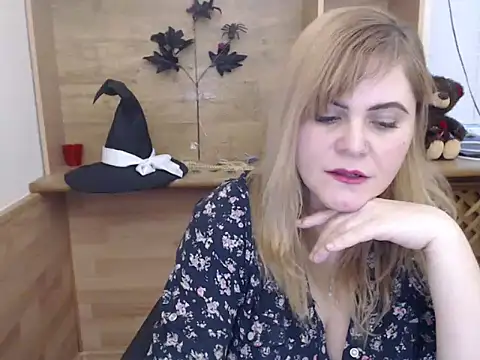 DaniellaKiss online show from 12/16/25, 01:16