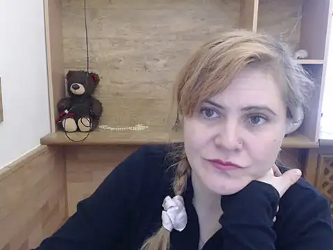 DaniellaKiss online show from 04/24/26, 07:33