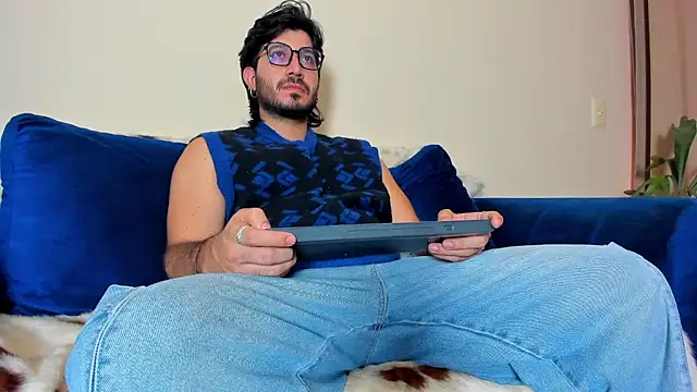 Snapshot of Ackerman_Eren_ chatting on 01/31/25, 06:25 Ackerman Eren  online show from 01/31/25, 06:25