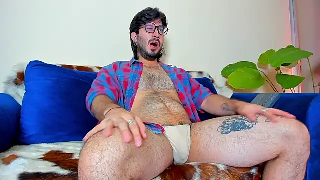 Snapshot of Ackerman_Eren_ chatting on 02/15/25, 12:43 Ackerman Eren  online show from 02/15/25, 12:43