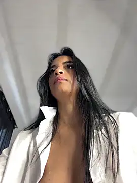 Laura fernandezII online show from 02/25/25, 06:20