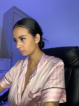 Laura fernandezII online show from 04/17/26, 02:47