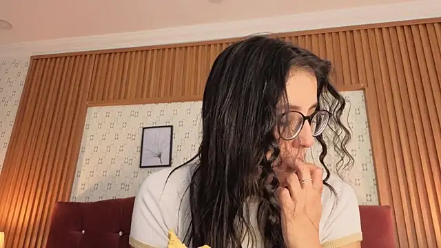 Snapshot of Princess_Violett chatting on 05/06/26, 02:33 Princess Violett online show from 05/06/26, 02:33
