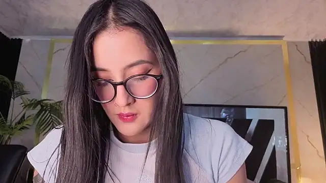 Snapshot of Princess_Violett chatting on 05/07/26, 02:55 Princess Violett online show from 05/07/26, 02:55