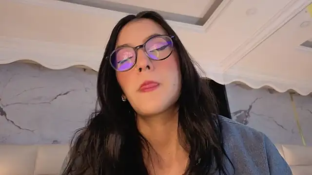 Snapshot of Princess_Violett chatting on 05/12/26, 02:14 Princess Violett online show from 05/12/26, 02:14