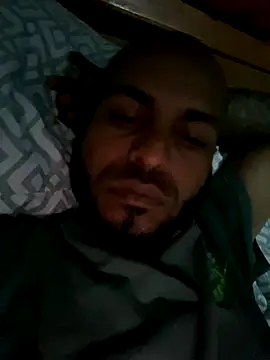 islandvybee55 online show from 10/31/25, 06:58