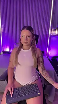 MiaPetit  online show from 02/24/26, 07:01