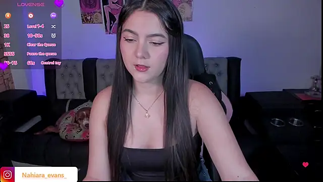 Snapshot of NahiaraEvans_ chatting on 12/21/24, 08:39 NahiaraEvans  online show from 12/21/24, 08:39