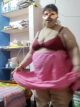 Snapshot of tamilthanushri chatting on 02/02/25, 10:28 tamilthanushri online show from 02/02/25, 10:28
