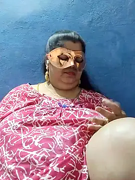 Snapshot of tamilthanushri chatting on 02/07/25, 04:06 tamilthanushri online show from 02/07/25, 04:06